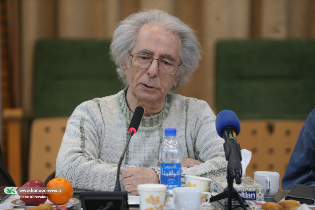 نشست هماندیشی استادان هنرهای تجسمی با مدیران کانون کانون پرورش فکری باید قطب عکاسی کودک و نوجوان باشد