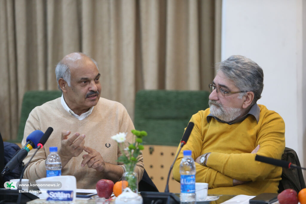 نشست هماندیشی استادان هنرهای تجسمی با مدیران کانون مأموریت کانون شکوفا کردن خلاقیت در کودکان و نوجوانان است