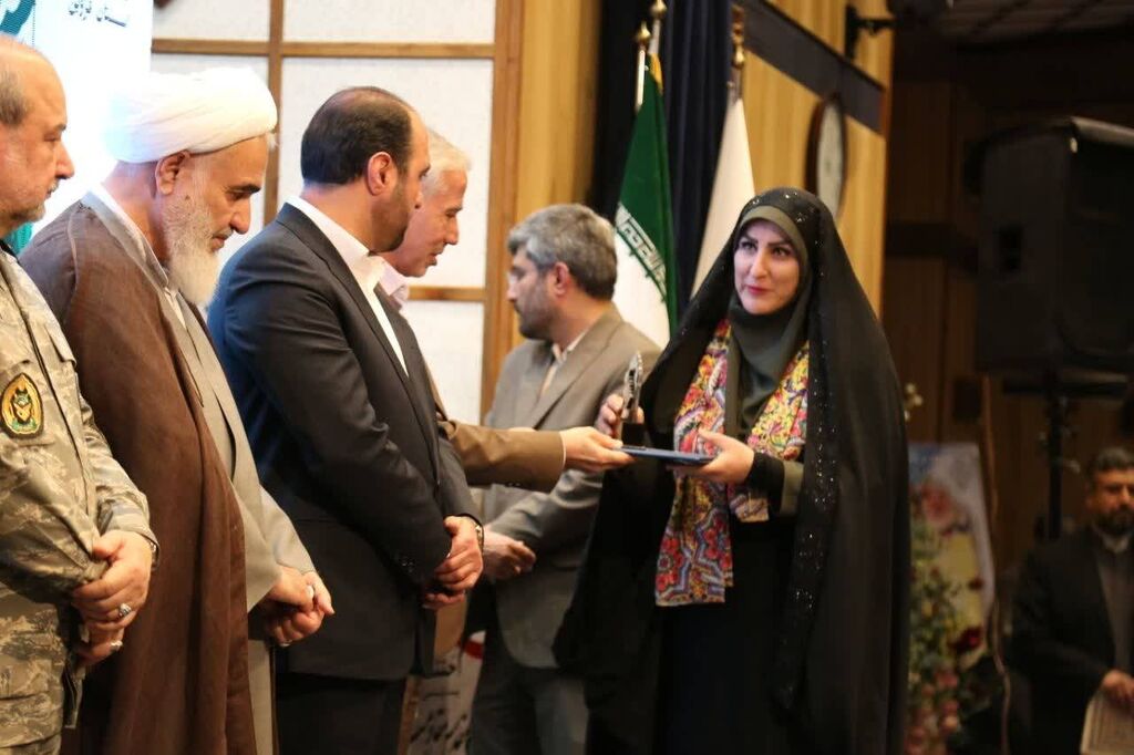 کارشناس روابط عمومی اداره کل کانونفارس نفر اول بخش شعر کودک و نوجوان کنگره ملی دفاع مقدس شد  کارشناس روابط عمومی اداره کل کانونفارس نفر اول بخش شعر کودک و نوجوان کنگره ملی دفاع مقدس شد