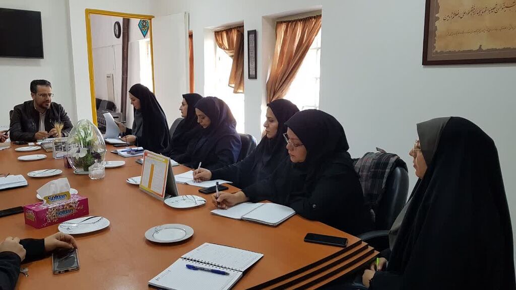 تبیین شیوهنامه جدید فعالیت مربیان فرهنگیهنری و فرهنگیادبی در کانون کرمانشاه