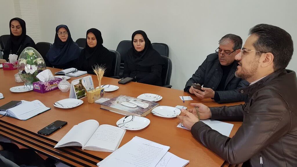 تبیین شیوهنامه جدید فعالیت مربیان فرهنگیهنری و فرهنگیادبی در کانون کرمانشاه