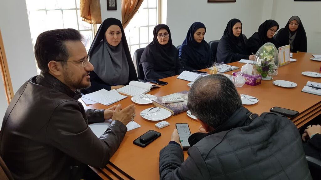 تبیین شیوهنامه جدید فعالیت مربیان فرهنگیهنری و فرهنگیادبی در کانون کرمانشاه