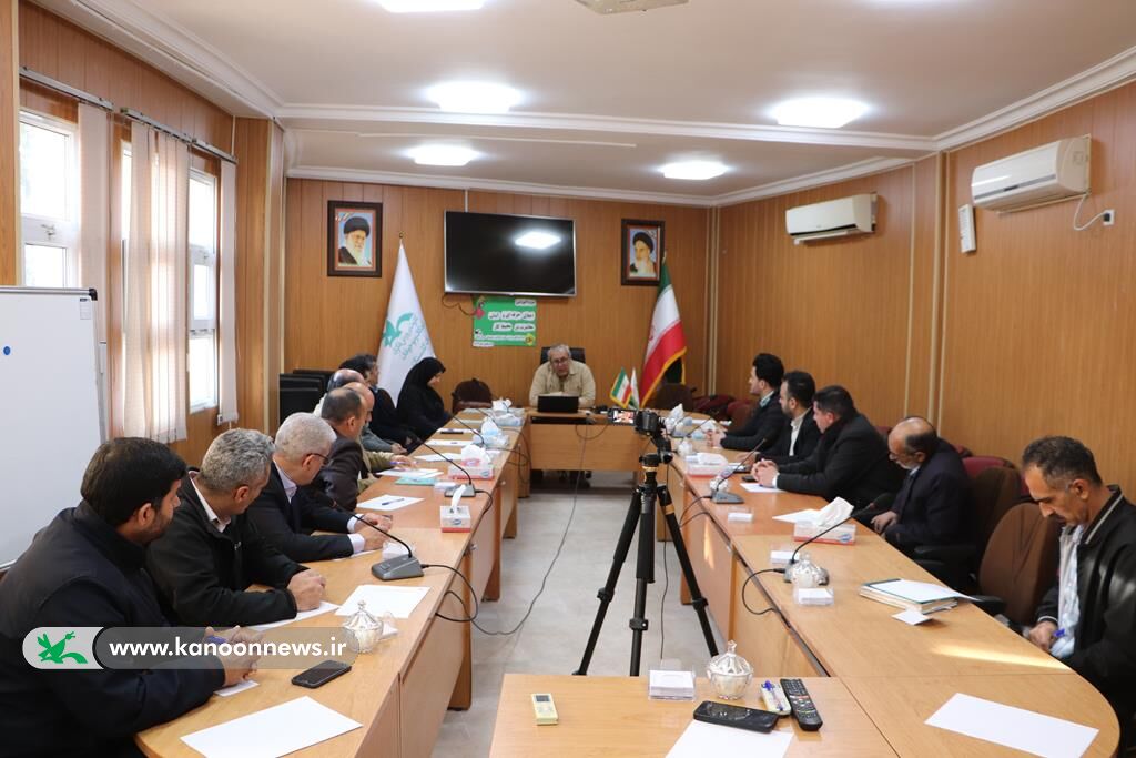 دوره آموزشی«رعایت اخلاق حرفهای در محیط کار» ویژه کارکنان خدمات کانون گلستان دوره آموزشی«اخلاق حرفهای و آداب معاشرت در محیط کار» ویژه کارکنان خدمات کانون گلستان