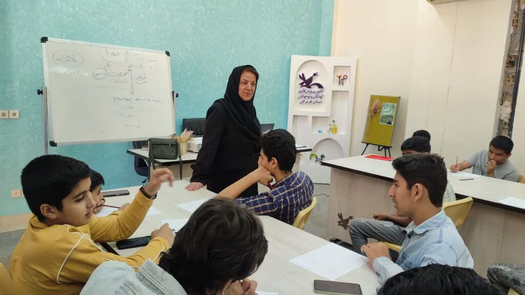 کارگاه یک روزه اصول ساخت فیلم با موبایل در مجتمع آفرینش بندرعباس کارگاه یک روزه اصول ساخت فیلم با موبایل در مجتمع آفرینش بندرعباس برگزار شد