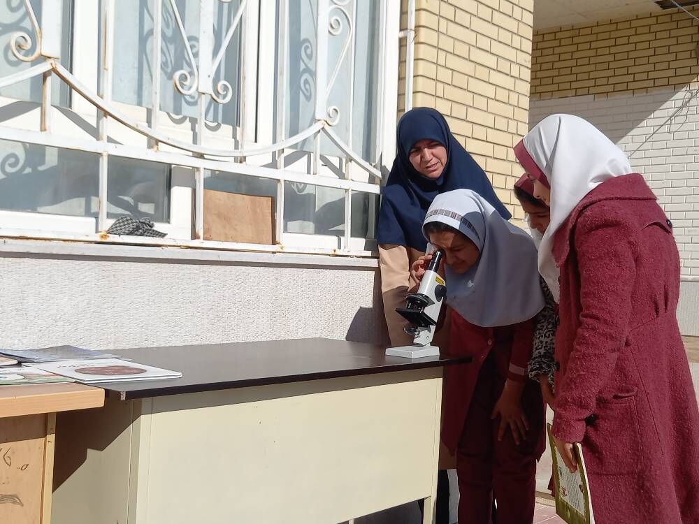 طرح «چمدان کتاب» به کودکان زریندشت فرصت کتابخوانی میدهد