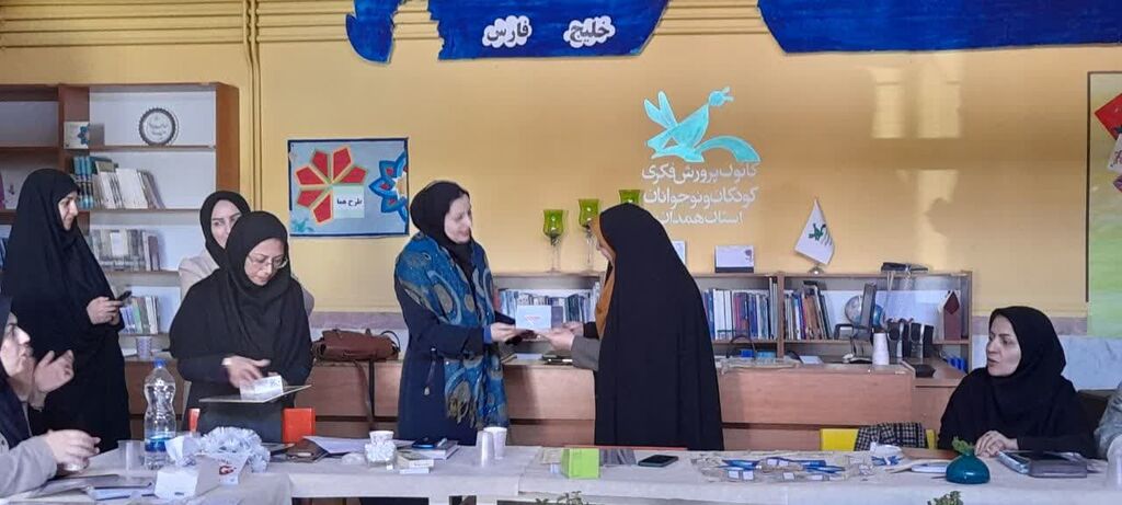 برگزاری دوره تربیت مربی با موضوع نماد در کانون همدان