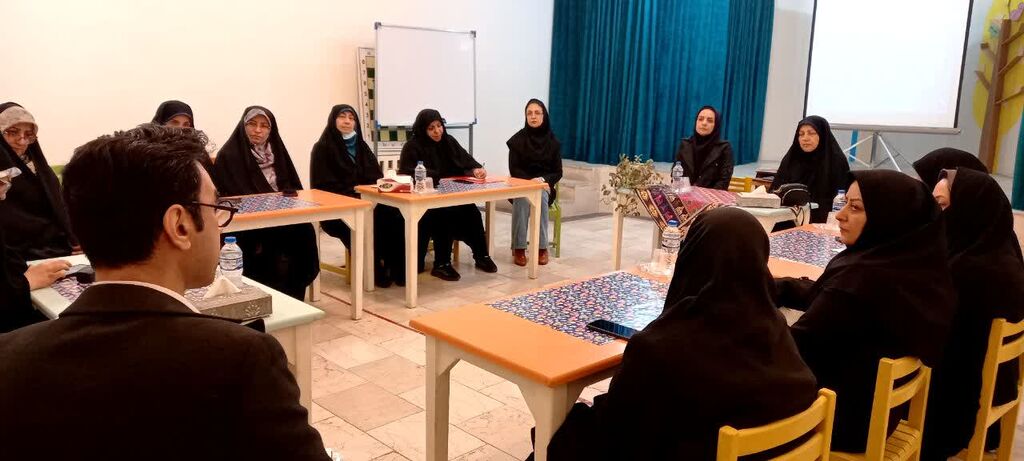 جلسهی هماهنگی مدیران مدارس منطقهی ۱۶ و کانون مرکز ۸ تهران