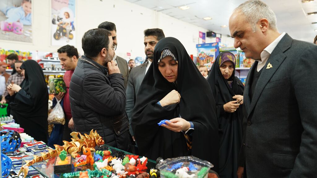 بازیهای خانوادگی فاصله پدر و مادر با فرزند را کاهش میدهد بازیهای خانوادگی فاصله پدر و مادر با فرزند را کاهش میدهد