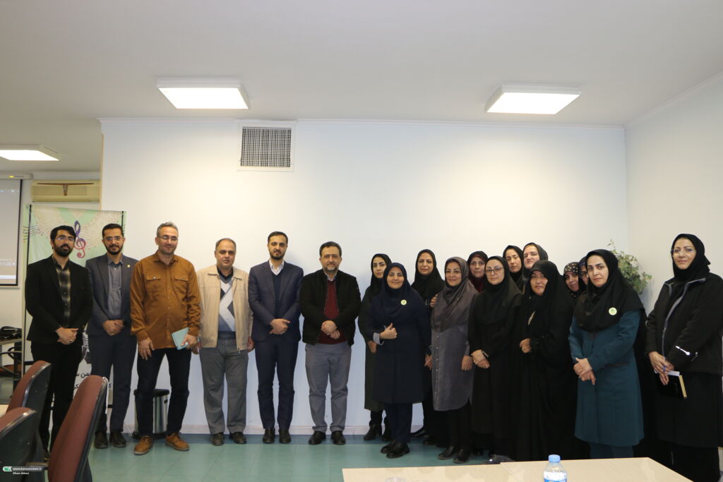 سرود کودکان فعالیتی گروهی و مربیمحور است