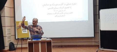 دوره کاربردی و عملی نمایشنامه خوانی و رادیو تئاتر در کانون هرمزگان برگزارشد