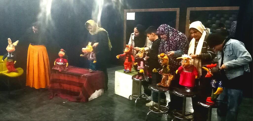 دهکده طلایی کانون کرمانشاه به روی صحنه میرود