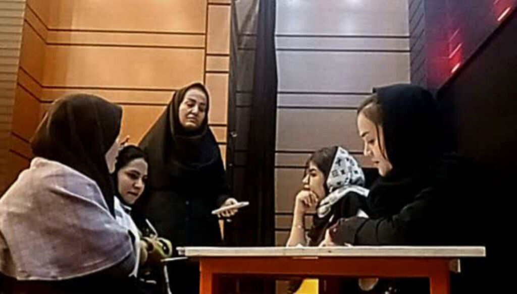 دهکده طلایی کانون کرمانشاه به روی صحنه میرود