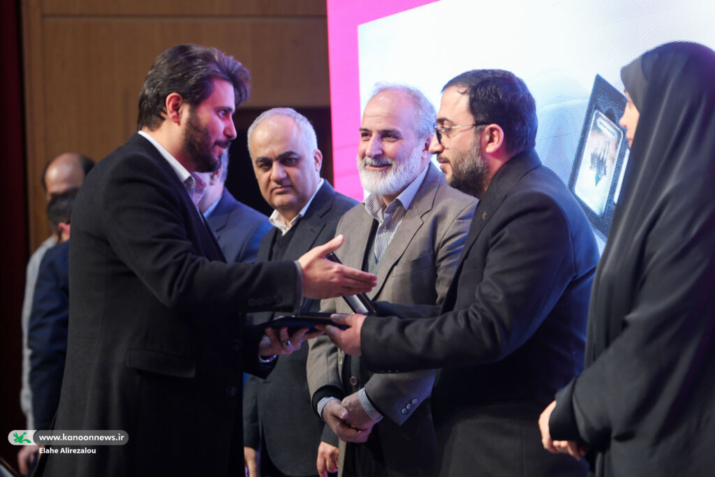 آیین پایانی نهمین جشنواره ملی اسباببازی کانون آیین پایانی نهمین جشنواره ملی اسباببازی کانون