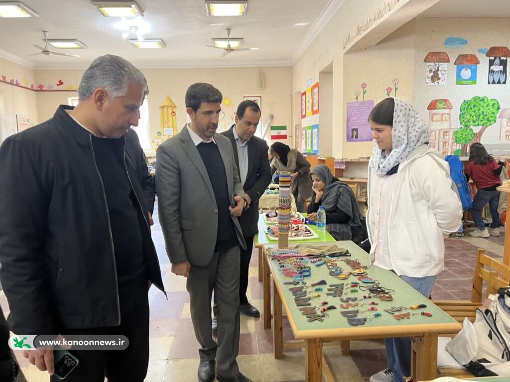 بازارچه دست سازههای کانونیاران گنبدکاووس برپا شد