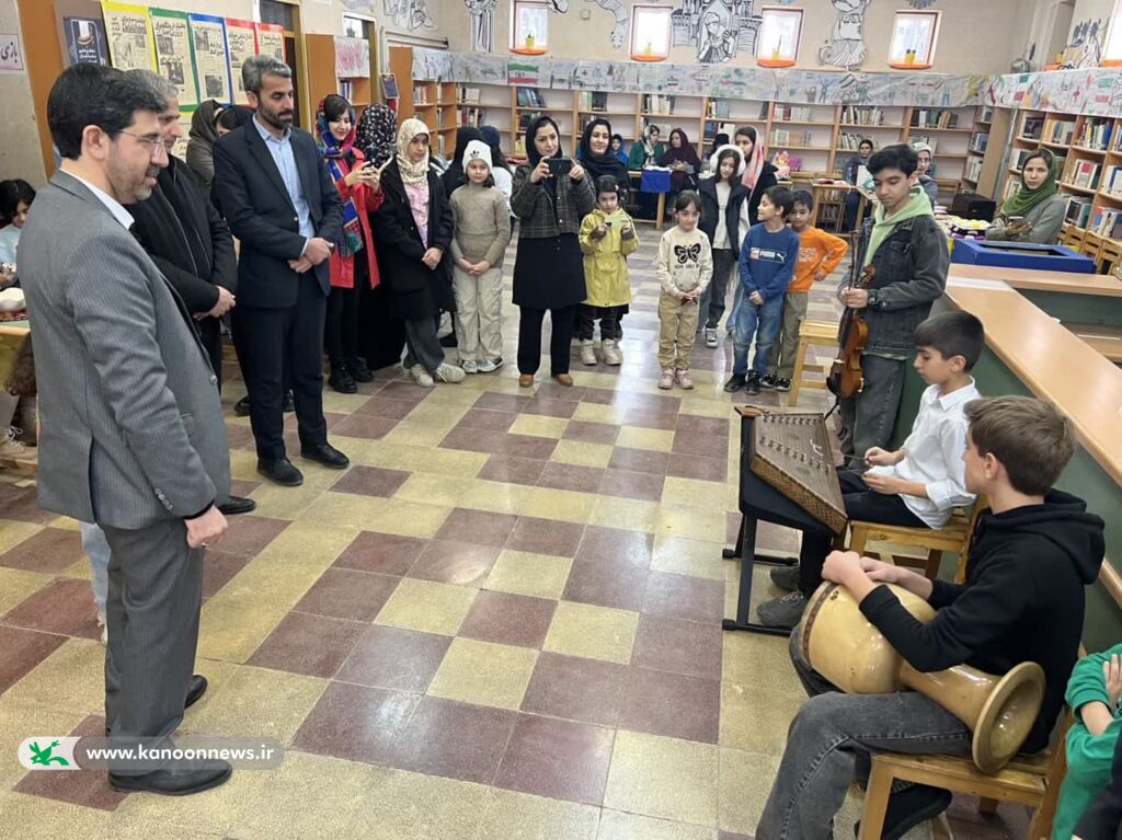 بازارچه دست سازههای کانونیاران گنبدکاووس برپا شد