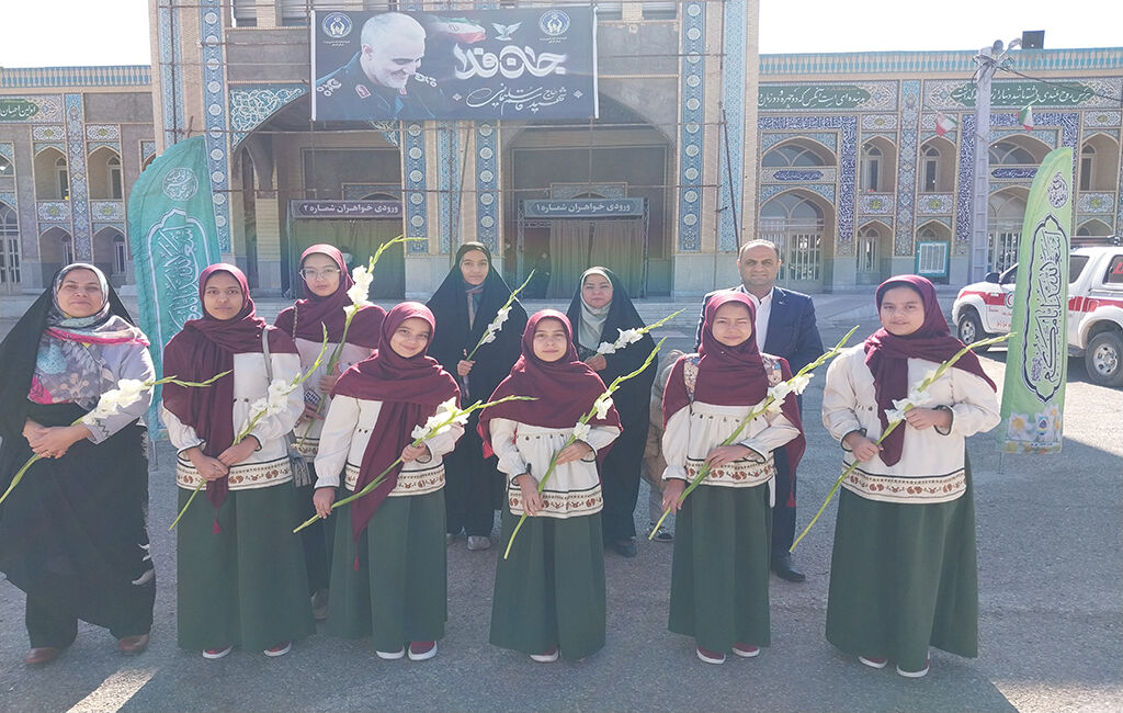 یاد امام خمینی (ره) در دلهای کودکان و نوجوانان کرمانی زنده نگاه داشته شد