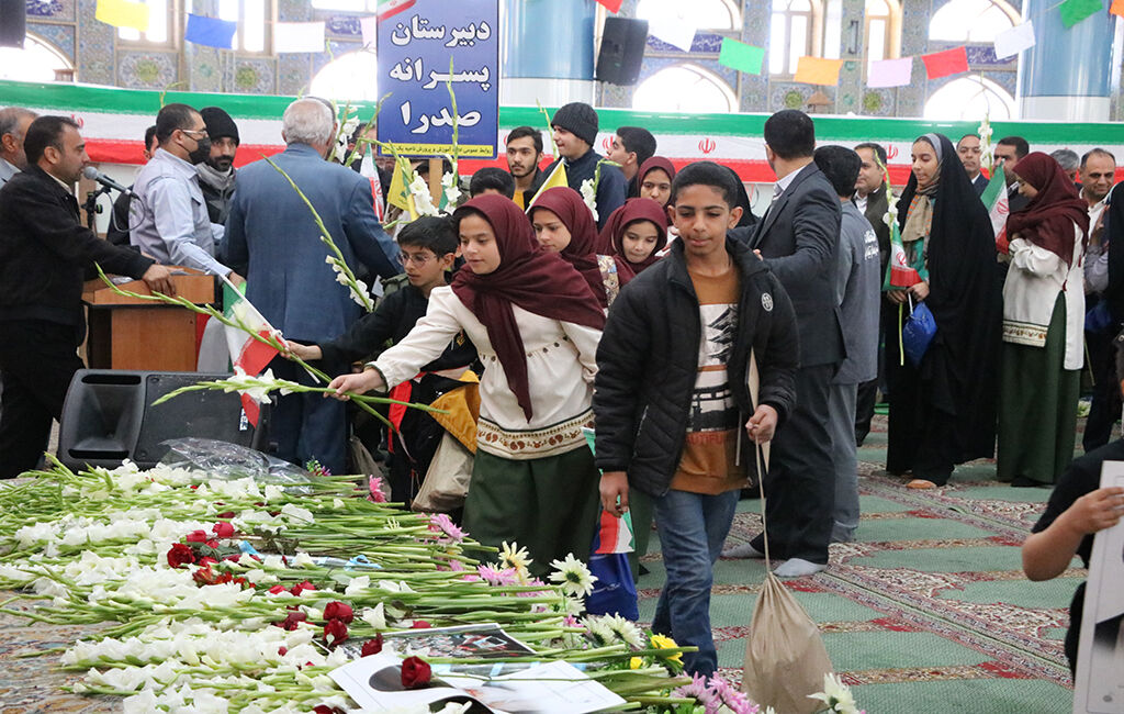 یاد امام خمینی (ره) در دل‌های کودکان و نوجوانان کرمانی زنده نگاه داشته شد