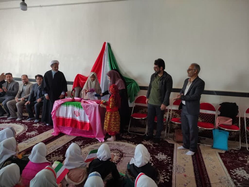 اجرای برنامه‌های فرهنگی- هنری و ادبی در مراکز همدان به مناسبت آغاز دهه فجر
