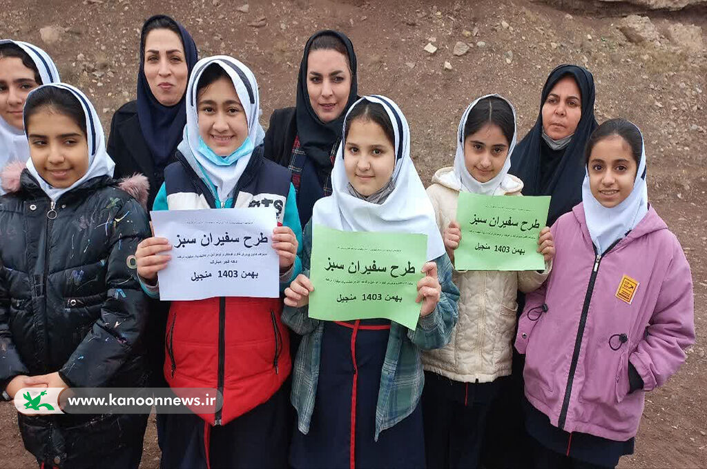 کودکان و نوجوانان عضو کانون منجیل به یاد شهدا نهال کاشتند
