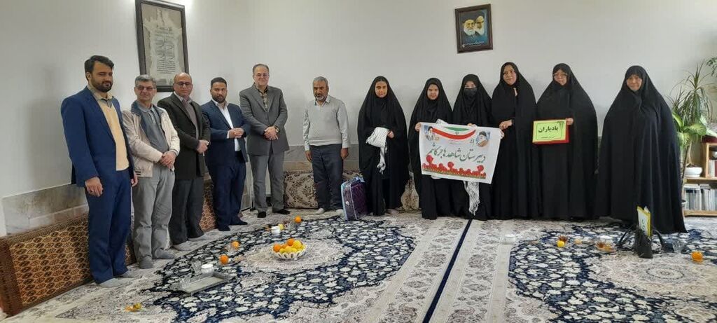 دیدارهمکاران مرکز فرهنگی کاشمر با پدر جانباز عضو کانون‌یار