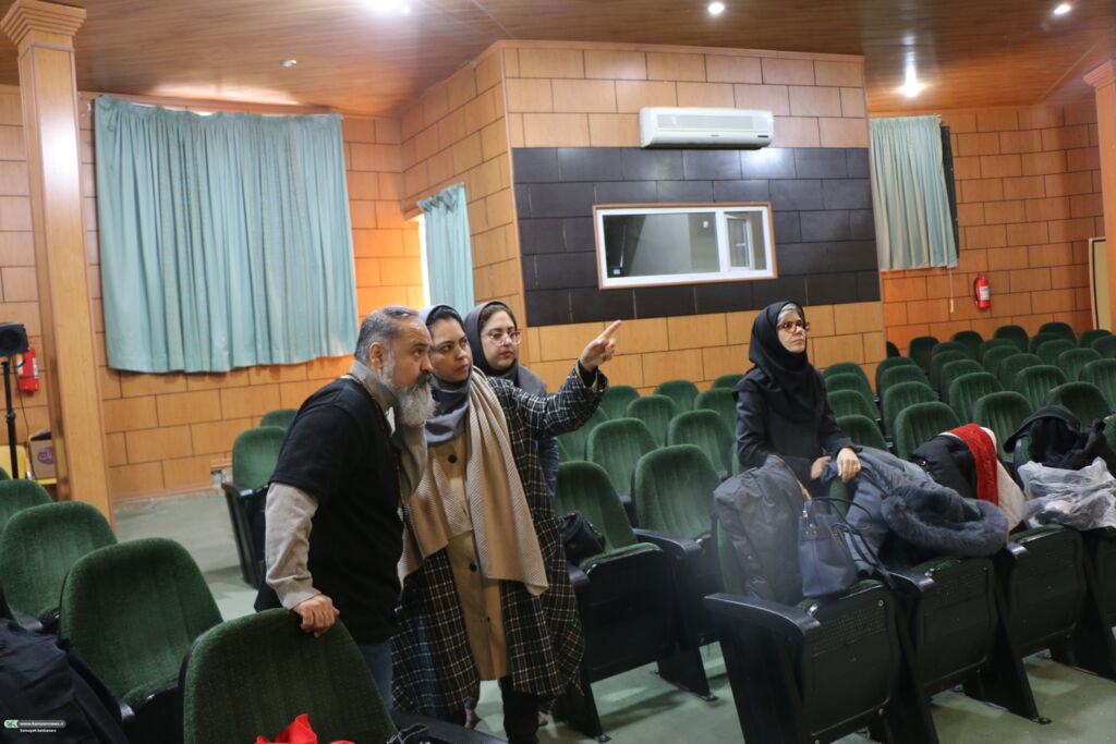 تأکید آتسا شاملو بر تقویت تئاتر کودک و نوجوان در استان فارس پس از بازدید از نمایش «قلب آدم برفی»