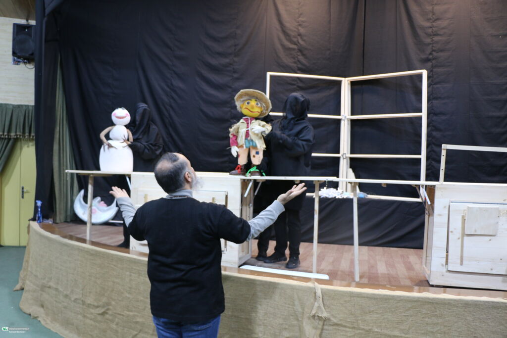 تأکید آتسا شاملو بر تقویت تئاتر کودک و نوجوان در استان فارس پس از بازدید از نمایش «قلب آدم برفی»