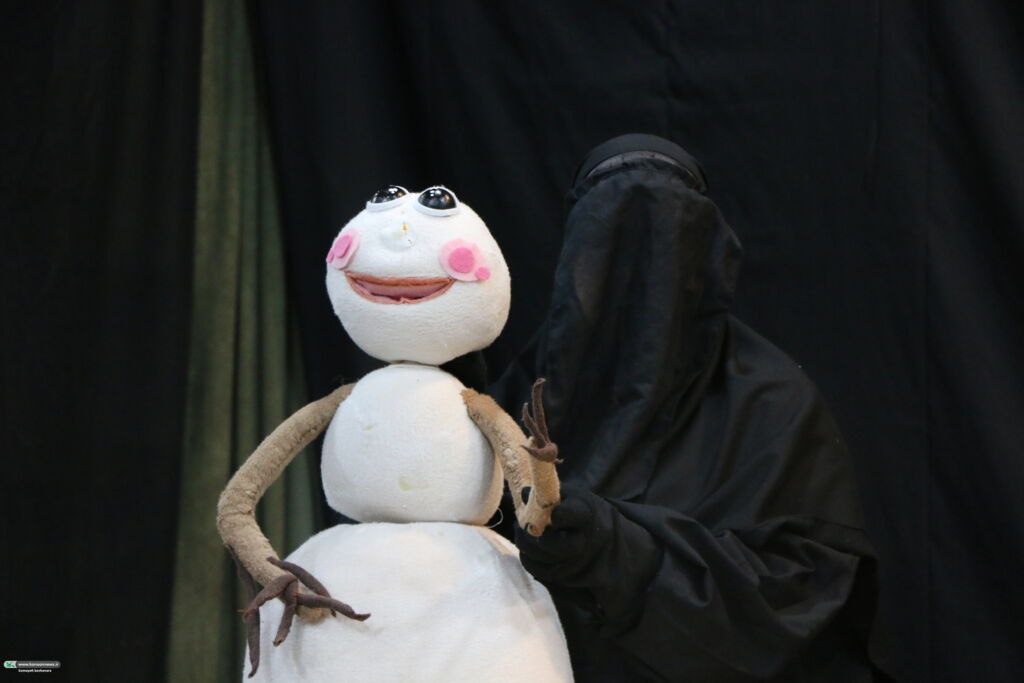 تأکید آتسا شاملو بر تقویت تئاتر کودک و نوجوان در استان فارس پس از بازدید از نمایش «قلب آدم برفی»