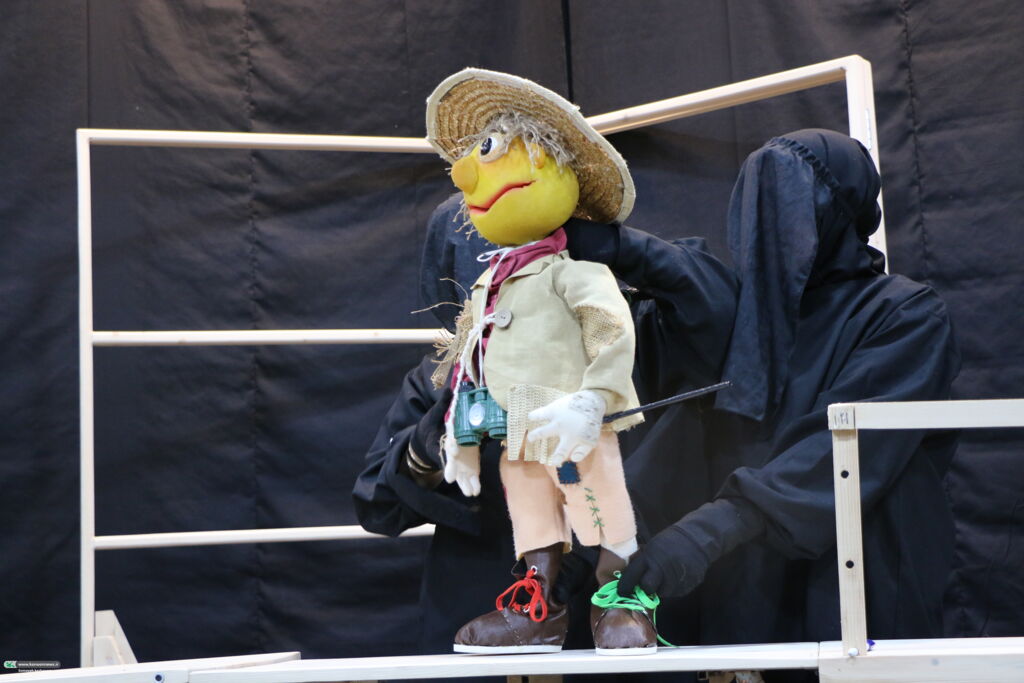 تأکید آتسا شاملو بر تقویت تئاتر کودک و نوجوان در استان فارس پس از بازدید از نمایش «قلب آدم برفی»