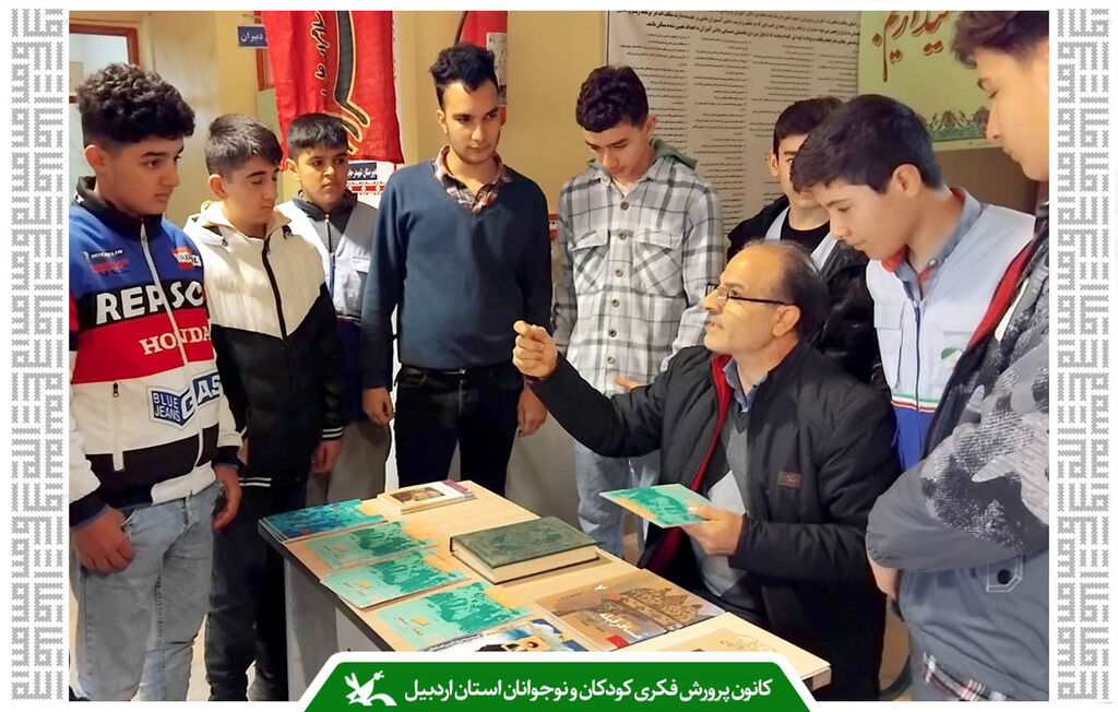 برنامه‌های یوم‌الله دهه فجر کانون جعفرآباد در مدرسه شهید رجایی اجرا شد