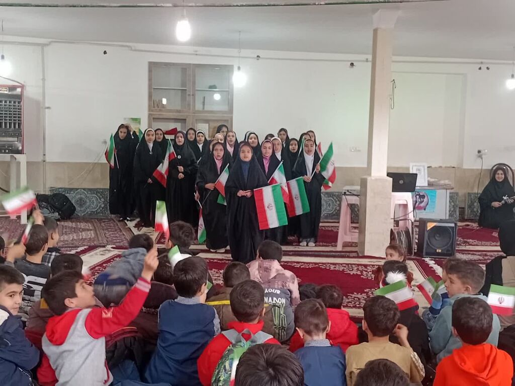 دومین جشن انقلاب پیک امید کانون همدان در روستای حکان درگزین