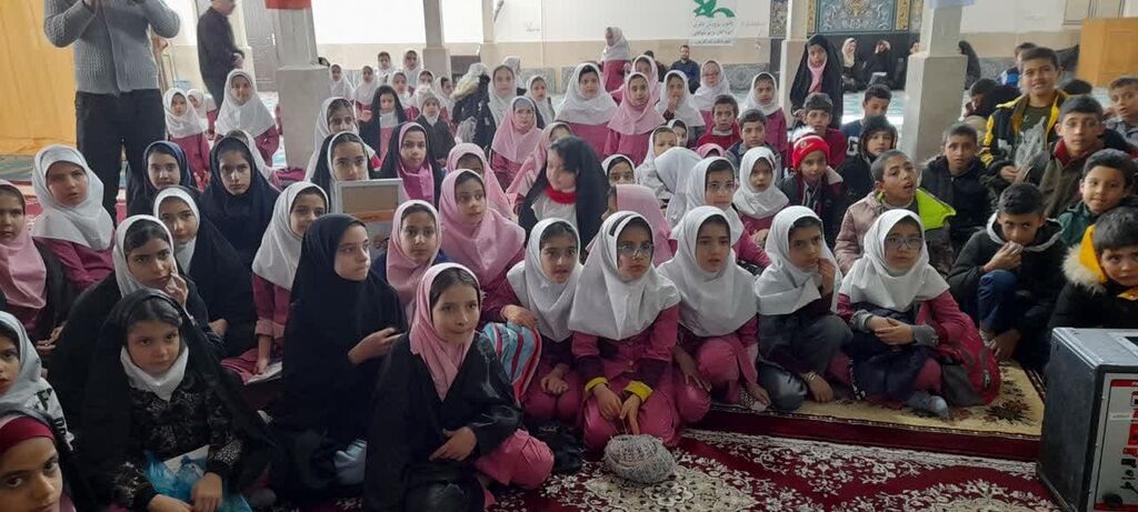 دومین جشن انقلاب پیک امید کانون همدان در روستای حکان درگزین