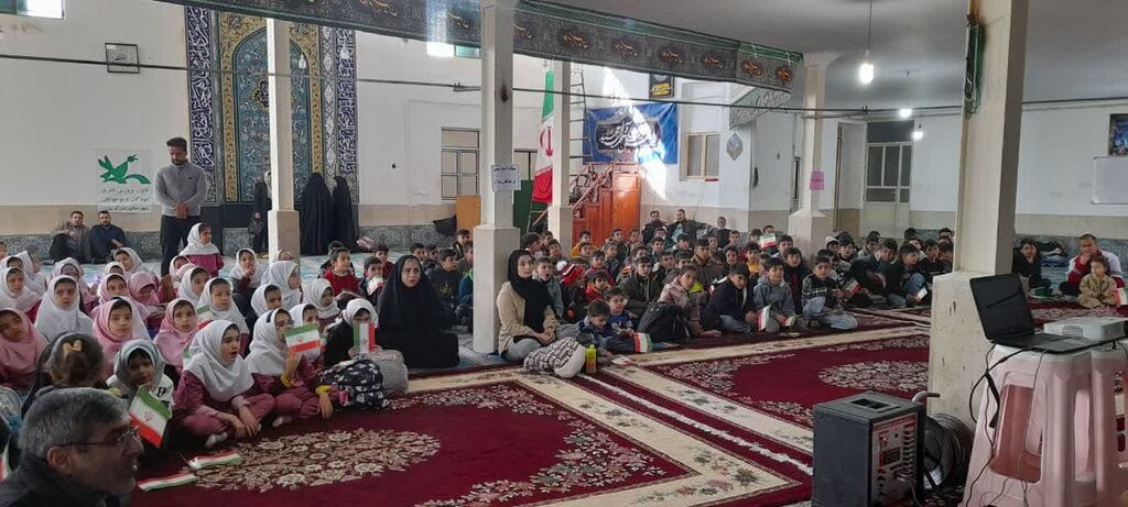 دومین جشن انقلاب پیک امید کانون همدان در روستای حکان درگزین