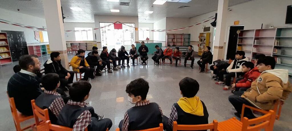 سومین روز از دهه فجر همدان از دیدار با مادر شهید تا کاشت نهال انقلاب