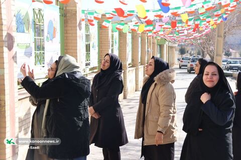 اهتزاز پرچم ایران در اداره کل کانون چهارمحال و بختیاری