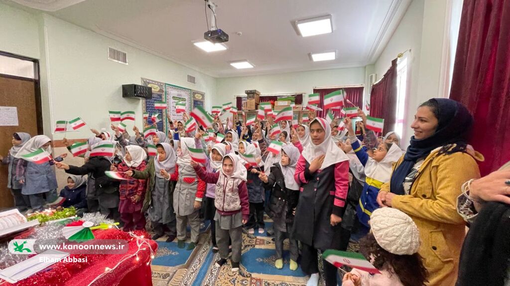 جشن انقلاب با پیک امید در روستای رکن آباد سمنان