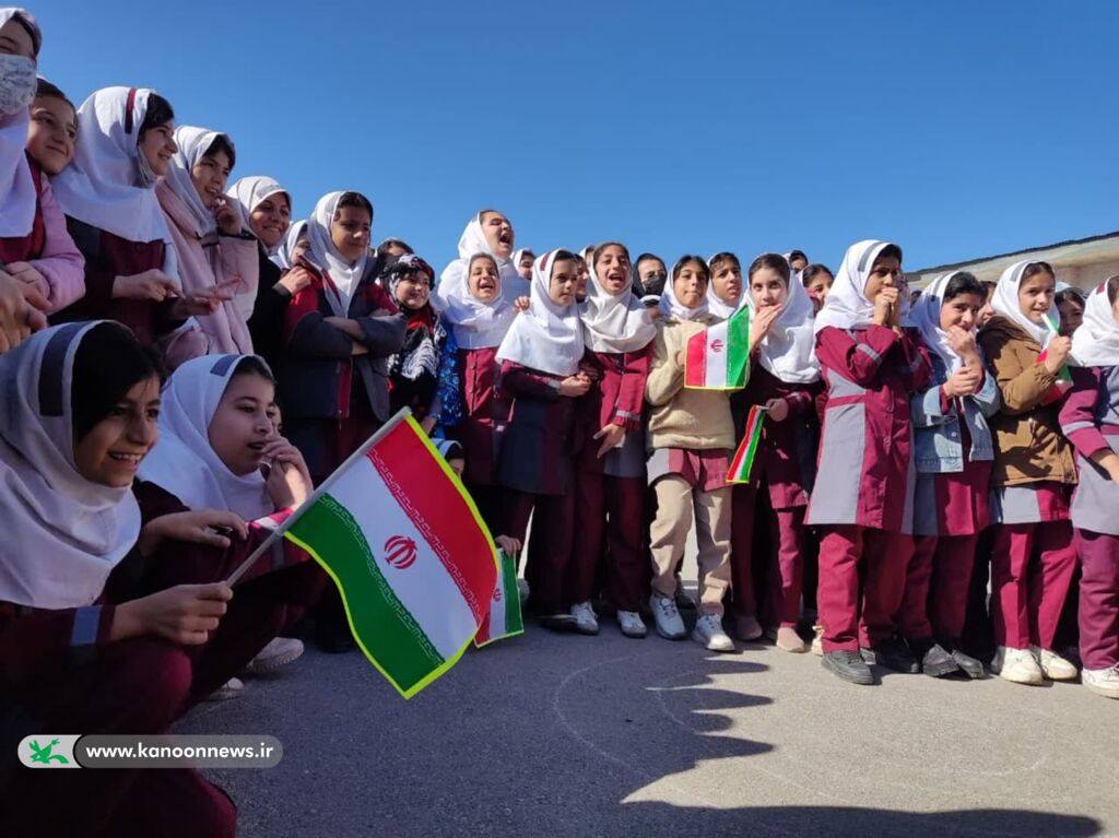 کاروان فجر کانون پرورش فکری لرستان میهمان بچه های نورآباد شد