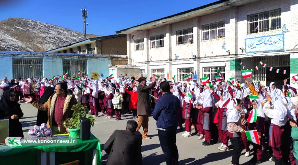 کاروان فجر کانون پرورش فکری لرستان میهمان بچه های نورآباد شد