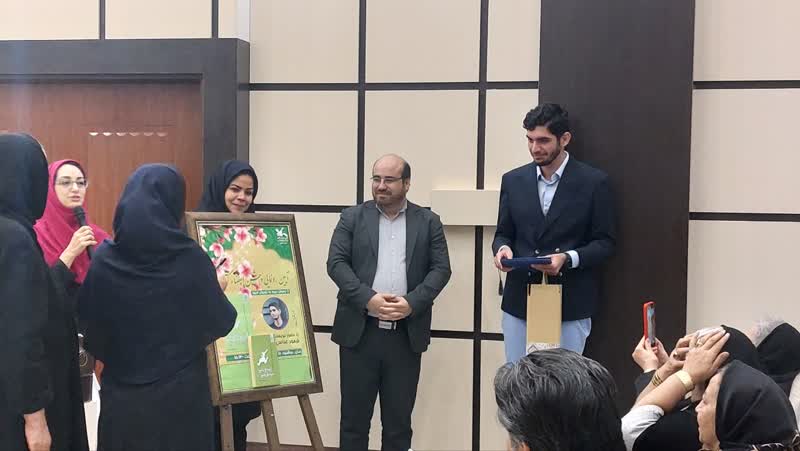 آیین جشن امضا و رونمایی کتابِ «از نوجوانان دیروز به نوجوانان امروز»