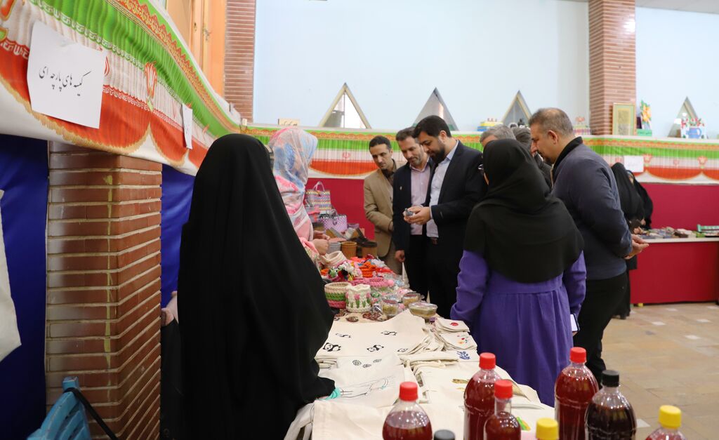 افتتاح و آغاز به کار دومین نمایشگاه «دستسازههای مادران هنرمند»در مرکز مجتمع کانون قزوین