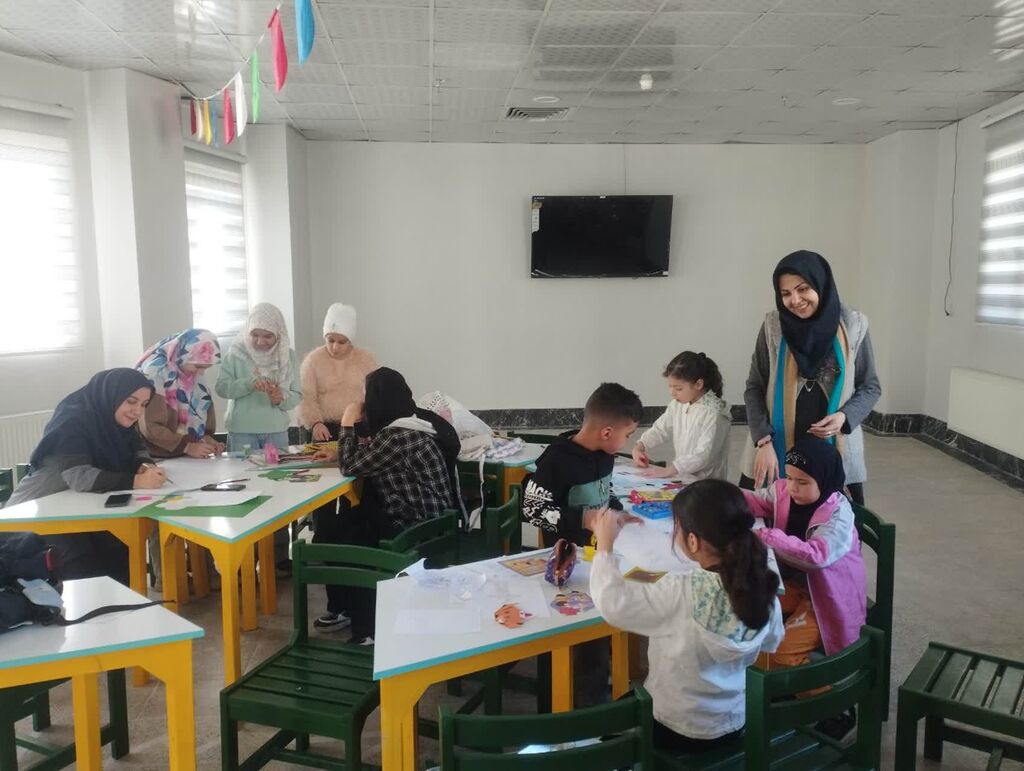 جشنواره نشریه دیواری با موضوع «دستاوردهای انقلاب» درالبرز