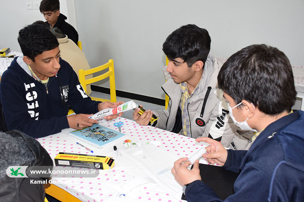 اعضای علمی کانون لرستان دست سازه های فضایی ساختند