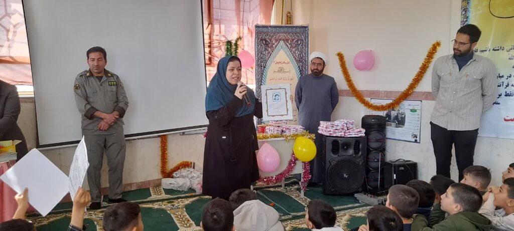 پیک امید کانون همدان در روستای تخت و اهدای ۱۵۰ جلد کتاب