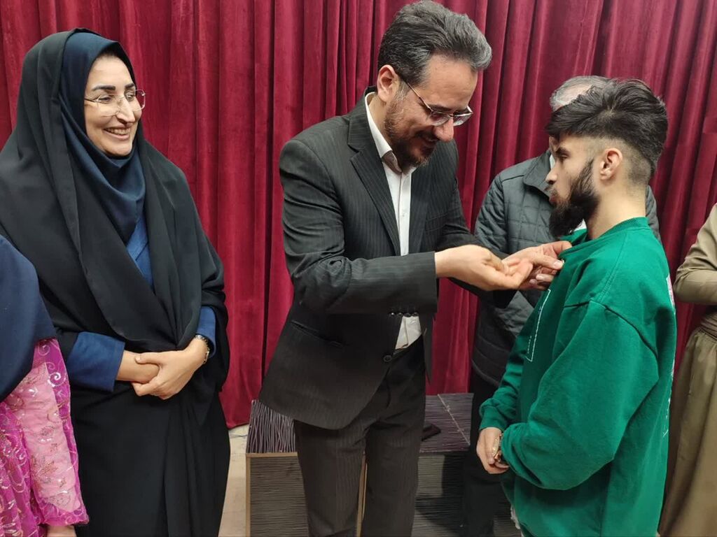 مرکز روانسر ویژهبرنامه گرامیداشت دهه فجر را به پا کرد