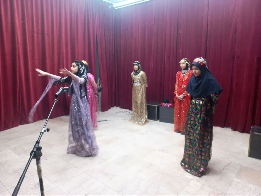 مرکز روانسر ویژهبرنامه گرامیداشت دهه فجر را به پا کرد