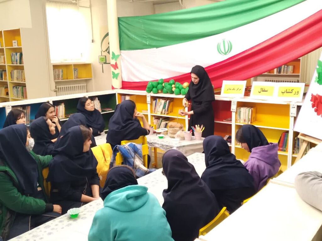 ورکشاپ سفال و انقلاب در کانون همدان برگزار شد