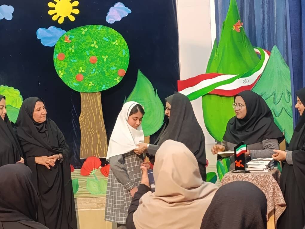 افتتاح نمایشگاه هنرهای تجسمی «امیدآفرینان» در جهرمیک