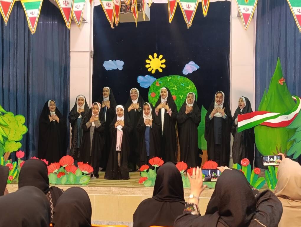 افتتاح نمایشگاه هنرهای تجسمی «امیدآفرینان» در جهرمیک