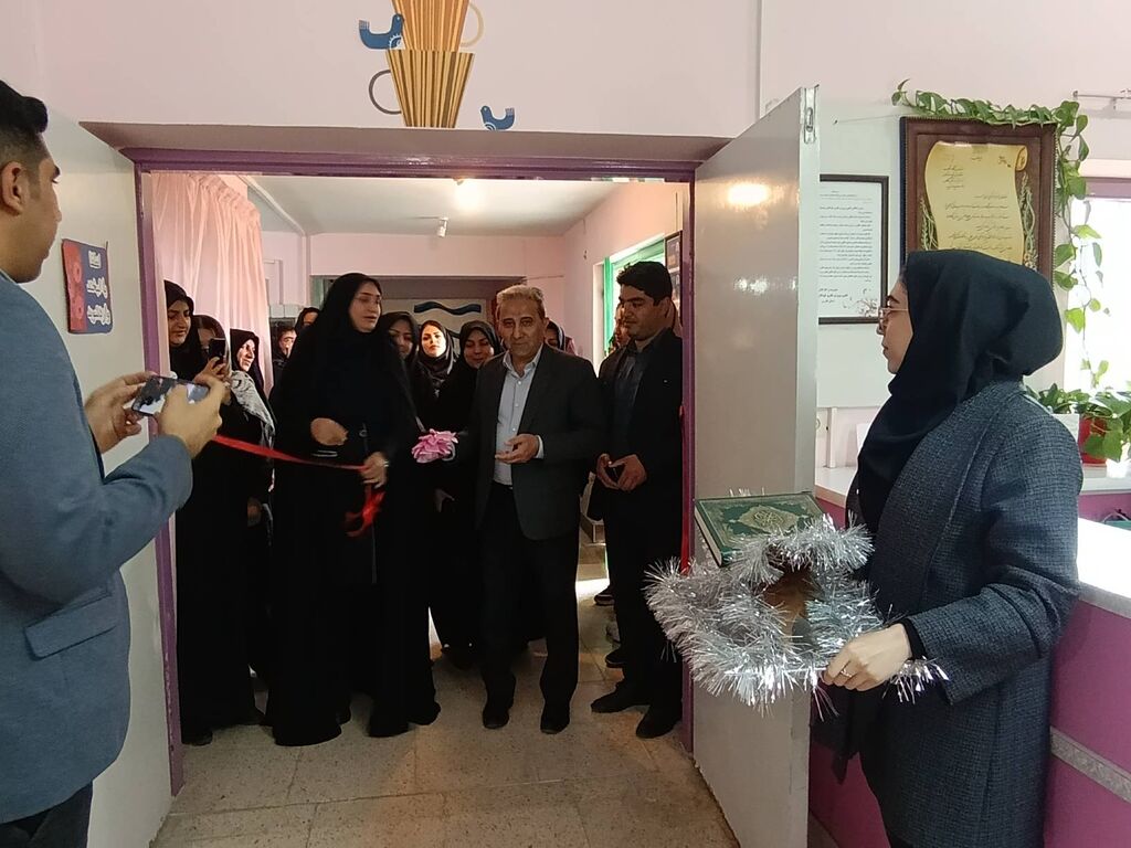 افتتاح نمایشگاه هنرهای تجسمی «امیدآفرینان» در جهرمیک