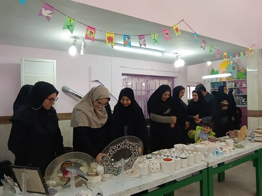 افتتاح نمایشگاه هنرهای تجسمی «امیدآفرینان» در جهرمیک