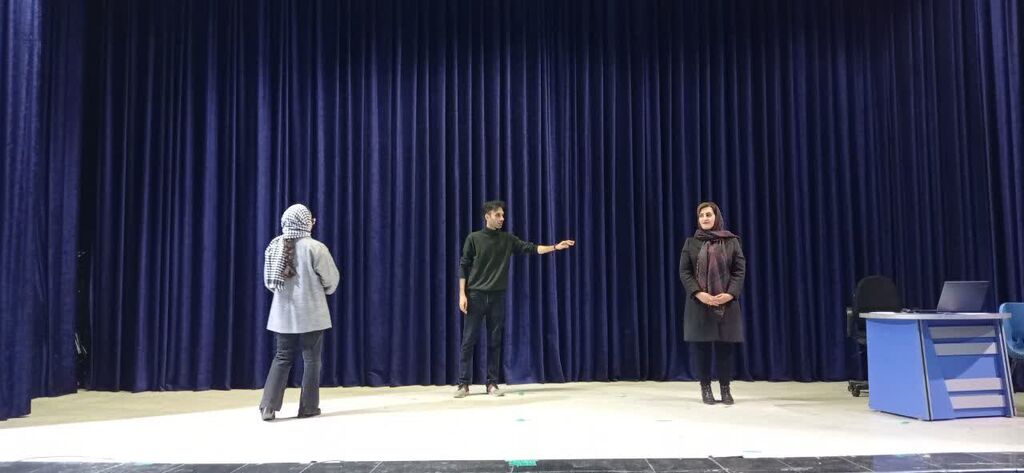 کارگاه قصهگویی برای مربیان مهدهای کودک در کانون کرمانشاه